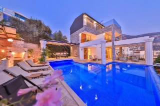 Villa Gaia – Luxury Family Villa with Sea View in Central Kalkan