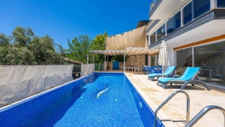 Villa Koybal – Romantic Honeymoon Villa with Jacuzzi & Pool