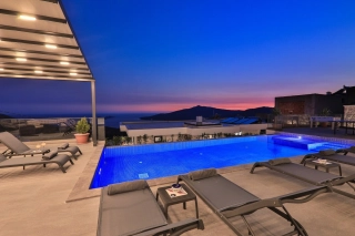 Villa Ale Duo – Luxusvilla mit Meerblick & Jacuzzi in Kalkan Kördere
