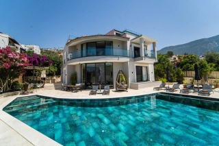 Villa Safran Country – Kalamar’da Deniz Manzaralı, Jakuzili