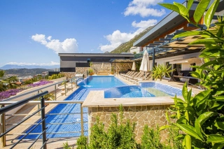 Villa Tiger – Luxusvilla mit Meerblick, Großem Pool & Außen-Jacuzzi