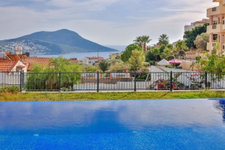 Villa Gülay Kalkan – Merkezde Deniz ve Şehir Manzaralı Lüks Villa