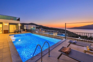 Villa Nazlı 2 Kalkan – Deniz Manzaralı Sonsuzluk Havuzlu 4 Kişilik 