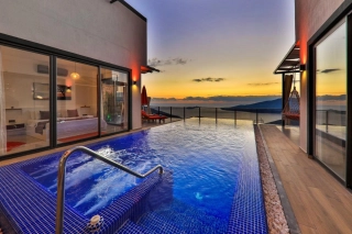 Villa Ege Kördere – Deniz Manzaralı, Isıtmalı Havuzlu, Balayı Villası