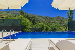 Villa Buğlem – Kalkan İslamlar’da Jakuzili, Korunaklı, Doğa Manzaralı 