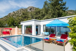Villa Romeo – Jacuzzi- & Innenpool-Villa für Paare in Üzümlü