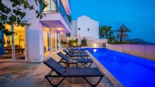 Villa Trios – Kalkan Kızıltaş’ta Deniz Manzaralı Merkezi Lüks Villa