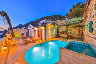Villa Gusto 4 – Honeymoon-Villa mit Geschütztem Pool, Jacuzzi 