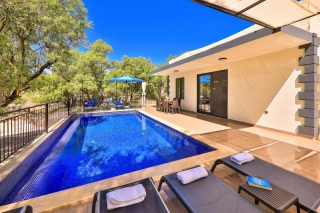 Villa Zade – Luxusvilla mit Jacuzzi & Privatem Pool für Familien