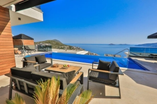Villa Sweet Kalkan – Kalamar Koyu’nda Merkeze Yakın Lüks ve Konforlu T