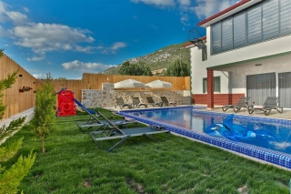 Villa Doğan Bezirgan – Özel Havuzlu, Geniş Bahçeli Aile Villası