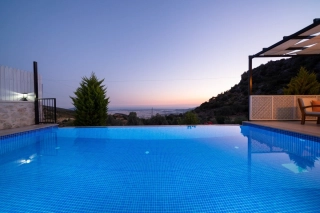 Villa Aklar | Kalkan Aklar’da Korunaklı Jakuzili Özel Havuzlu Villa