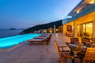 Villa Water’s Edge 1 – Kalamar Koyu’nda Denize Sıfır Ultra Lüks Villa