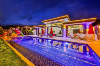 Villa Melek – Geschützte Gartenanlage, Kinderpool, Jacuzzi