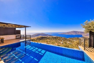 Villa Demir Kördere – Kalkan’da Deniz Manzaralı, Jakuzili, Korunaklı 