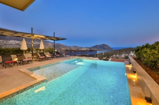 Villa Skylight | Kalkan Kalamar’da Deniz Manzaralı Isıtmalı Havuz