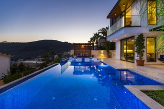 Villa Phi – Kalkan Kızıltaş’ta Sinema Odalı, Spa Alanlı,Kapalı Havuzlu