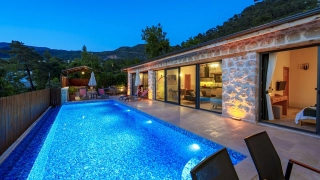 Villa Solis | Kalkan İslamlar’da Korunaklı Havuzlu, Jakuzili, 2+1