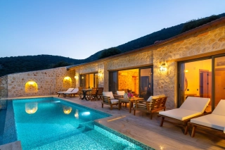 Villa Water’s Edge 3 – Kalkan Kalamar’da Denize Sıfır