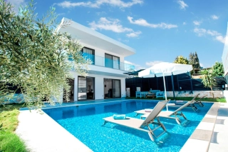 Villa Oreo – Secluded Luxury Honeymoon Villa with Jacuzzi and Private 