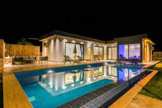 Villa Su Perisi – Sarıbelen’de Korunaklı, Jakuzili Aile Villası
