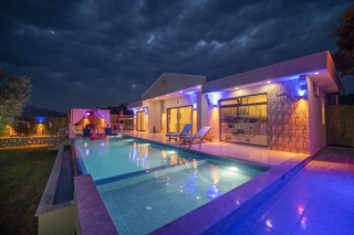 Villa Aslı, Bahçeli, Çocuk Havuzlu, Korunaklı | Kalkan Villa