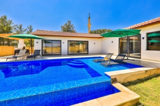 Villa Zelyus | Kalkan Sarıbelen’de Korunaklı Havuzlu, Doğa İçinde 2+1 