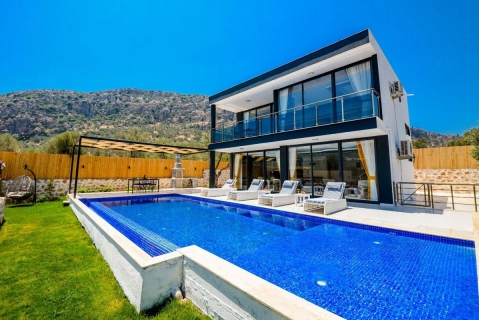 Villa Black Rose