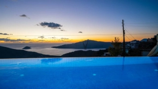 Villa Spring – Meerblick, Privat, Jacuzzi & Beheizter Innenpool