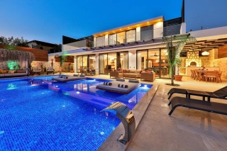 Villa Glorious – Kalkan Ulugöl’de Jakuzili & Saunalı Muhafazakar Villa
