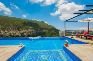 Villa Dimare 1 – Kalkan İslamlar’da Korunaklı Havuzlu, Isıtmalı Kapalı