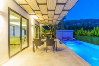 Villa Leonardo – Kalkan İslamlar’da Kapalı Isıtmalı Havuzlu, Korunaklı
