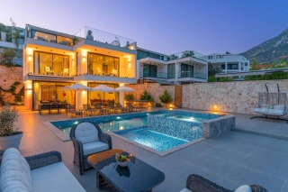 Villa Antares | Kalkan Ortaalan’da Deniz Manzaralı, Jakuzili ve Çocuk 