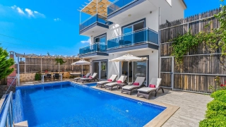Villa Keyif Akbel | Kalkan Akbel’de Deniz Manzaralı, Korunaklı Havuzlu