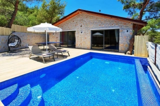 Villa Zeyno 3 – Secluded Honeymoon Villa with Private Pool & Jacuzzi 