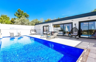Villa Busel – Kalkan Üzümlü’de Korunaklı Havuzlu, Doğa İçinde