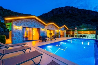 Villa Stone House Yeşilköy – Kalkan Yeşilköy’de Jakuzili, Korunaklı