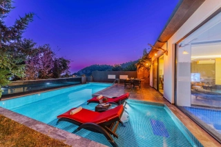 Villa Muzo – Romantische Luxusvilla mit Jacuzzi & Beheiztem Pool 