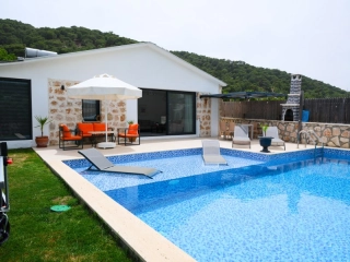 Villa Gaia Sarıbelen | Private Pool Jacuzzi Villa