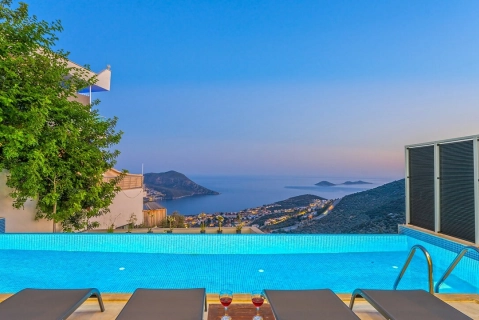 Villa Merit Crystal