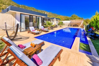 Villa Nil Sarıbelen – Korunaklı Havuzlu, Jakuzili 4 Kişilik Tatil Vill