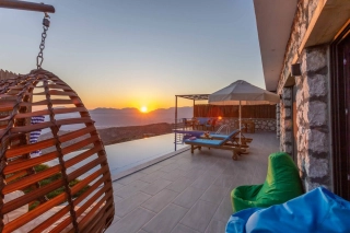 Villa Gün Batımı Aklar – Kalkan Çavdır’da Özel Havuzlu Balayı Villası