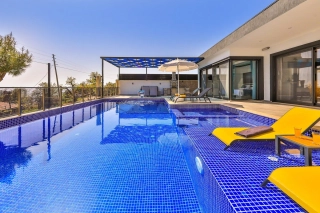Villa Tayyar – Korunaklı, Jakuzili, Isıtmalı Havuzlu 4 Kişilik Villa