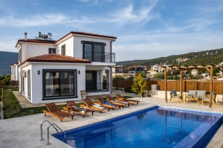 Villa Toscana 1 | Kaş Çukurbağ’da Korunaklı Özel Havuzlu Tatil Villası