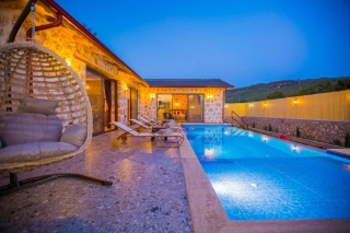 Villa Happy Çil – Sheltered Pool & Jacuzzi Honeymoon Villa in Kalkan 