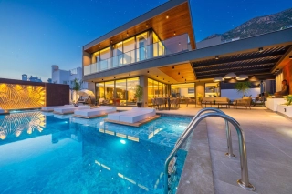 Villa Supernova – Luxusvilla mit Spa, Sauna & Beheiztem Pool