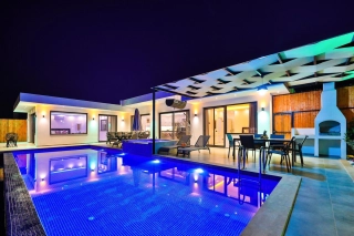 Villa Zeytin Sarıbelen – Kalkan’da Korunaklı 3 Yatak Odalı Doğa İçinde