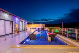 Villa Isında Konağı – Kaş Belenli’de Deniz Manzaralı Korunaklı Balayı 