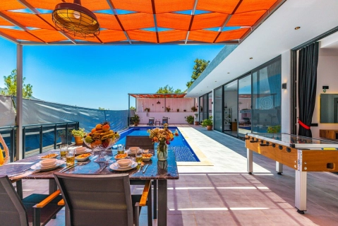 Villa Neon