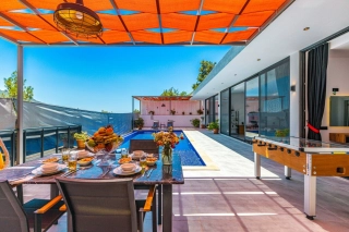 Villa Neon – Kalkan İslamlar’da Jakuzili, Korunaklı ve Doğa Manzaralı 